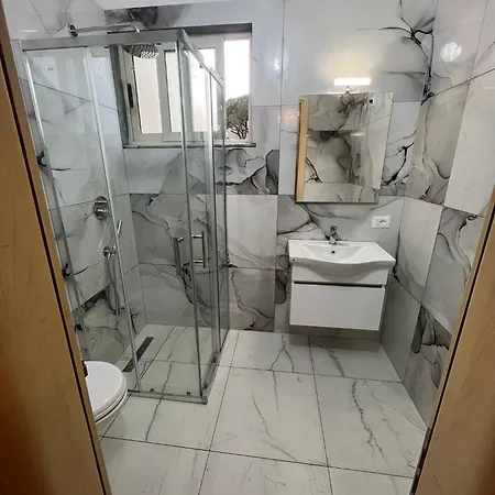 Daire Pine Golem (Tirana)